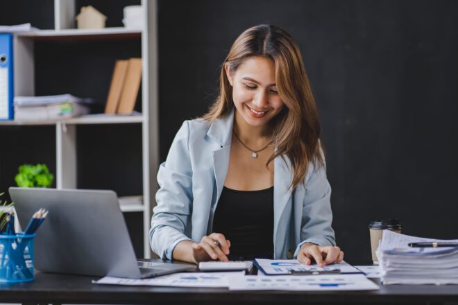 Optimizando el Control Financiero: Comprendiendo la Auditoría Interna y Externa en Colombia